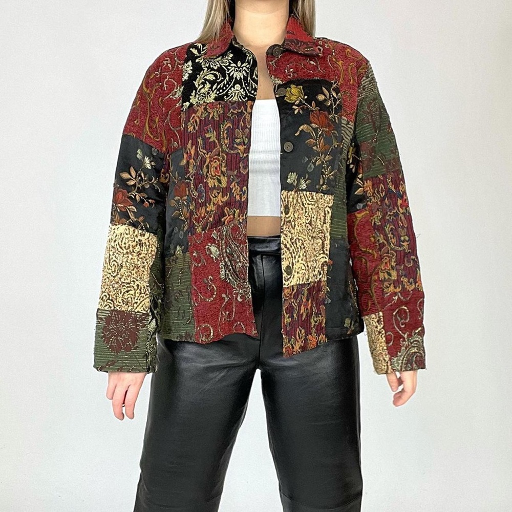 Vintage patchwork style lightweight jacket! 🔥